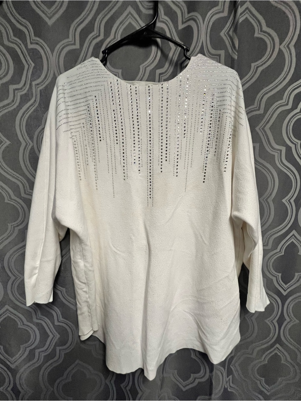 Bundle- White Embellished 2x / Pink 3x - Tops with Gray Capri pants